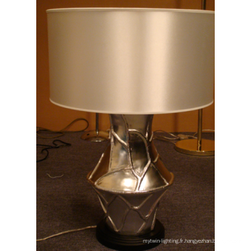 Lampe de table moderne d&#39;hôtel de résine de décoration avec l&#39;ombre en soie L12021